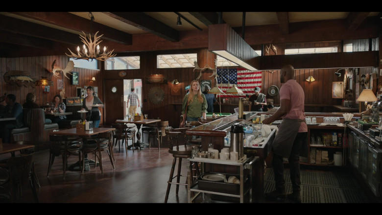 Jack Daniel's and Pabst Signs in Virgin River S05E02 "Songbird" (2023) - 398672