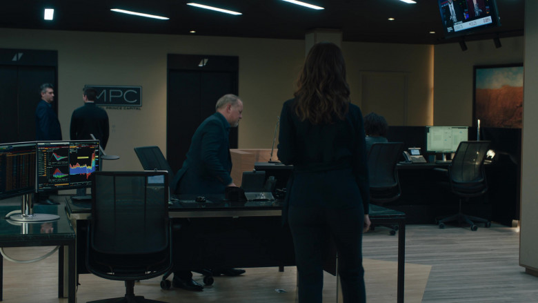 Bloomberg Terminals and Cisco Phones in Billions S07E08 "The Owl" (2023) - 408343