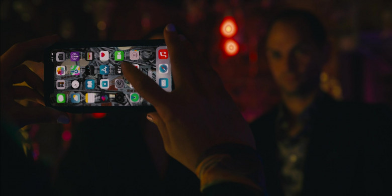 Apple iPhone Smartphone in Harlan Coben's Shelter S01E07 "Sweet Dreams are Made of This" (2023) - 402612