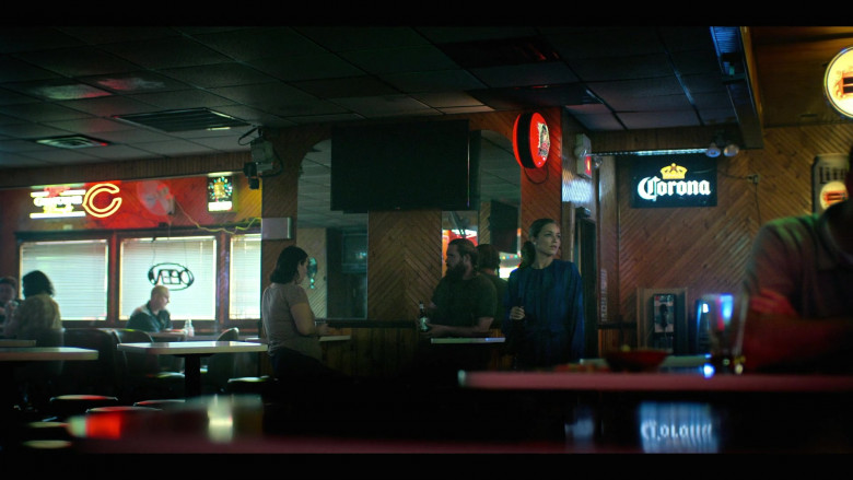 Miller Genuine Draft, Corona and Miller Lite Signs Signs in Power Book IV: Force S02E02 "Great Consequence" (2023) - 399929