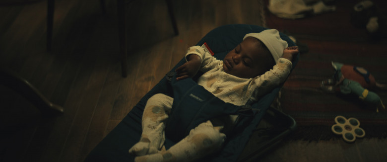 BabyBjörn Bouncer in The Changeling S01E02 "Then Comes a Baby in a Baby Carriage" (2023) - 400133