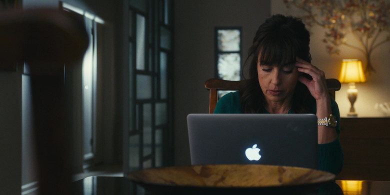 Apple MacBook Laptop in Harlan Coben's Shelter S01E07 "Sweet Dreams are Made of This" (2023) - 402614