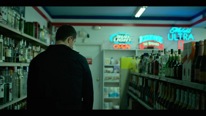 Bud Light, Icehouse and Michelob Ultra Beer Signs in Power Book IV: Force S02E02 "Great Consequence" (2023) - 399870