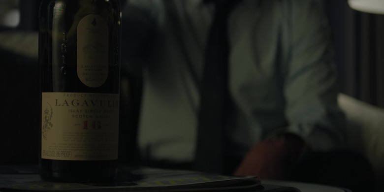 Lagavulin 16 Year Old Scotch Whisky in The Morning Show S03E02 "Ghost in the Machine" (2023) - 401356