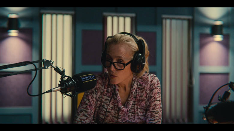 Koss Headphones of Gillian Anderson as Jean Milburn in Sex Education S04E04 (2023) - 404772