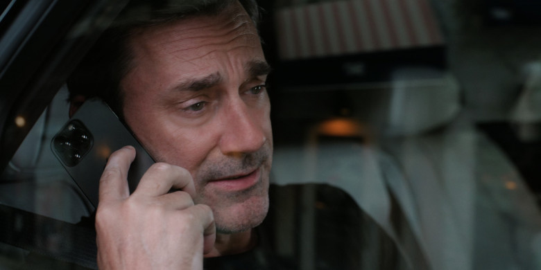Apple iPhone Smartphone of Jon Hamm as Paul Marks in The Morning Show S03E03 "White Noise" (2023) - 404207