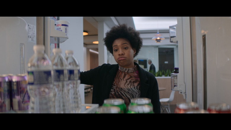 La Croix Sparkling Water and Daisy Brand Sour Cream in The Other Black Girl S01E06 "Fake Smile" (2023) - 401999