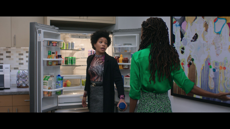 Vital Farms, Floridas Natural Juice, Vita Coco Coconut Water in The Other Black Girl S01E06 "Fake Smile" (2023) - 402026