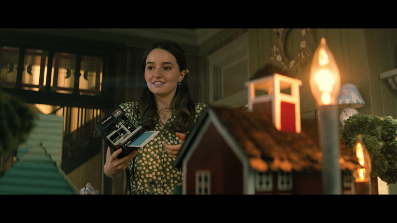 Polaroid Camera of Kaitlyn Dever as Brynn Adams in No One Will Save You (2023) - 405145