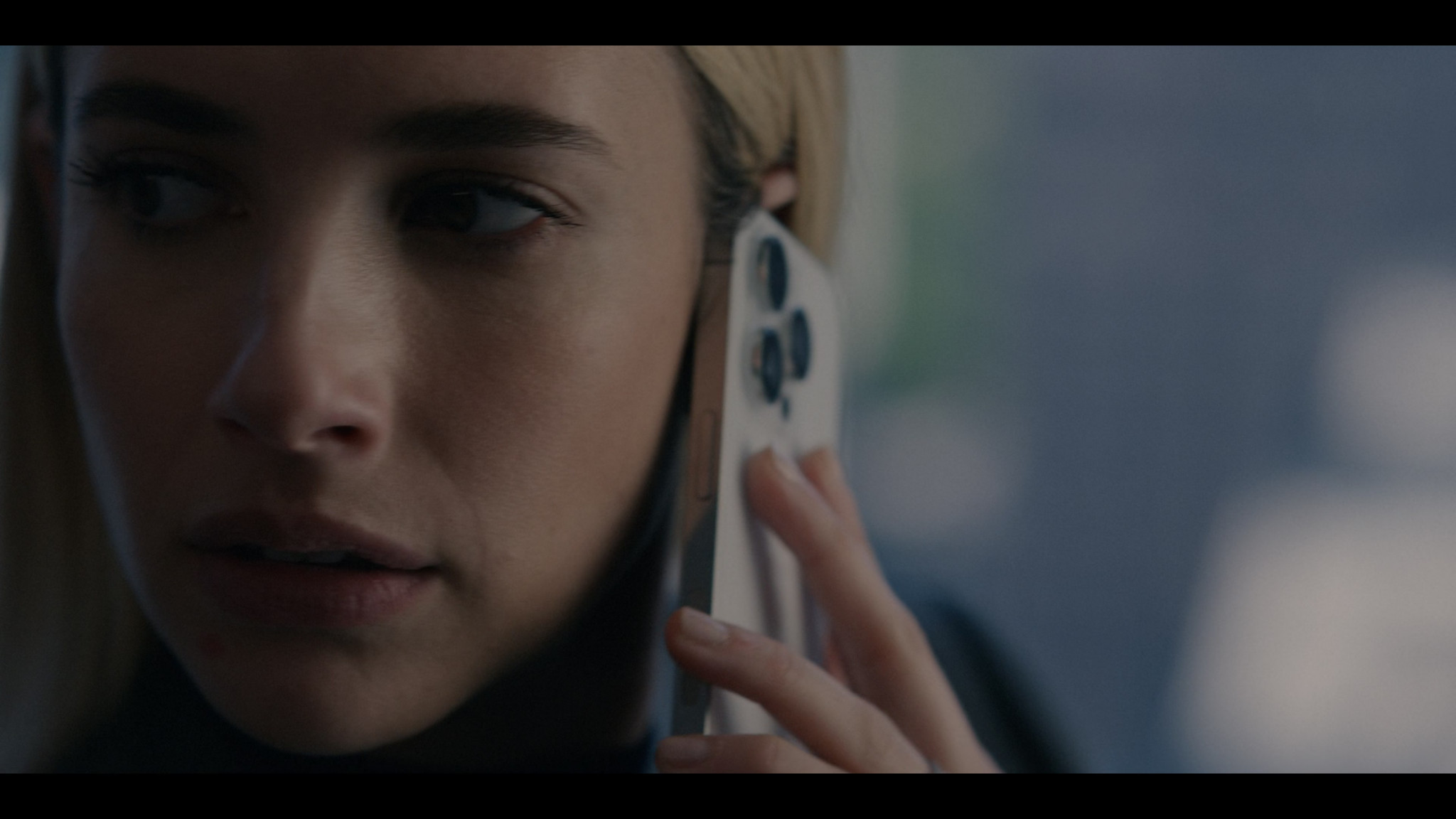 Apple Iphone Smartphone Of Emma Roberts As Anna Victoria Alcott In American Horror Story 