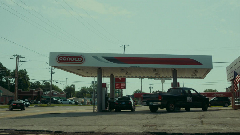 Conoco Gas Station in Reservation Dogs S03E09 "Elora's Dad" (2023) - 404337