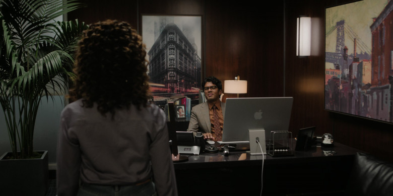 Cisco Phone and Apple iMac in The Morning Show S03E03 "White Noise" (2023) - 404252