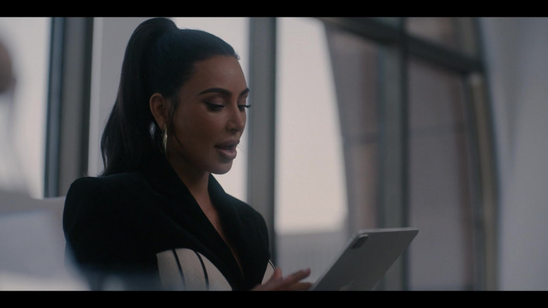 Apple iPad Tablet Used by Kim Kardashian as Siobhan Corbyn in American Horror Story: Delicate S12E01 "Multiply Thy Pain" (2023) - 405002