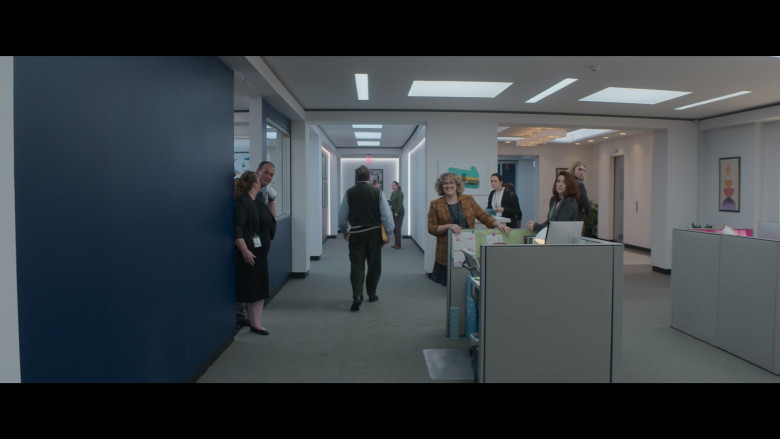 Dell Monitors in The Other Black Girl S01E02 "After the Storm" (2023) - 401783