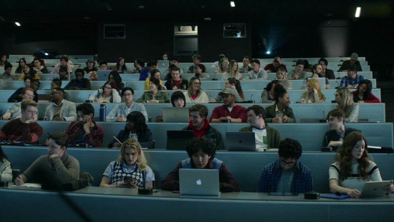 Apple MacBook and iPad in The Irrational S01E07 "Stormy Weather" (2023) - 412438