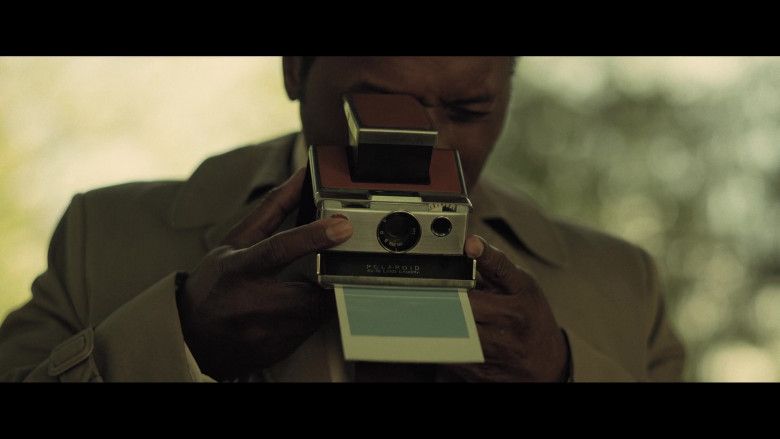 Polaroid Camera in The Fall of the House of Usher S01E02 "The Masque of the Red Death" (2023) - 415554