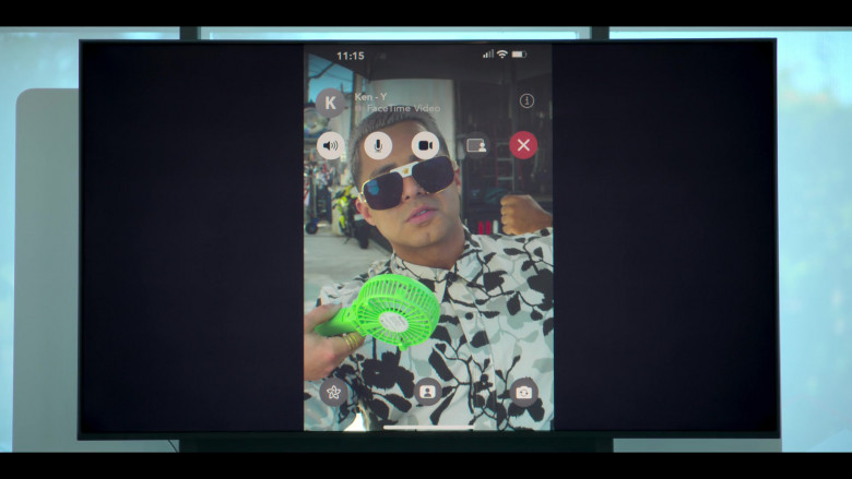 Apple FaceTime Videotelephony App in Neon S01E03 "Forbidden Fruta" (2023) - 417294