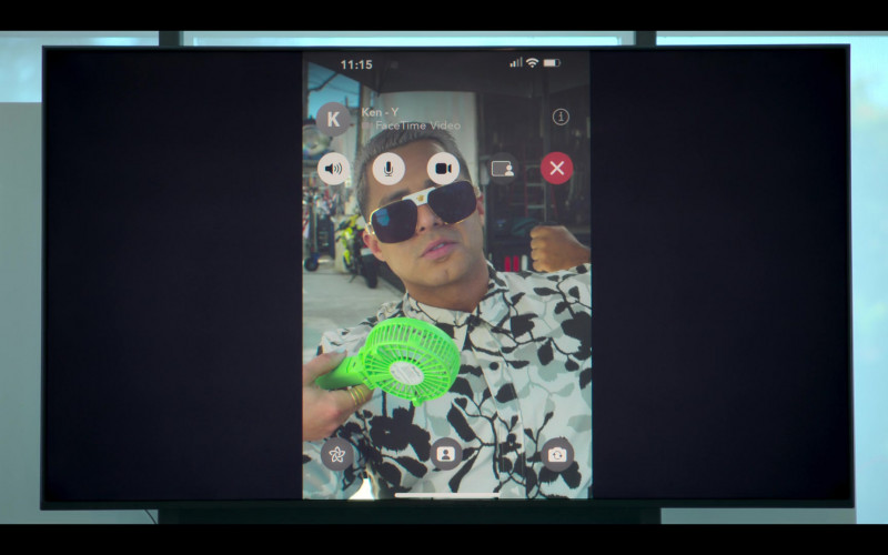 Apple FaceTime Videotelephony App in Neon S01E03 "Forbidden Fruta" (2023)