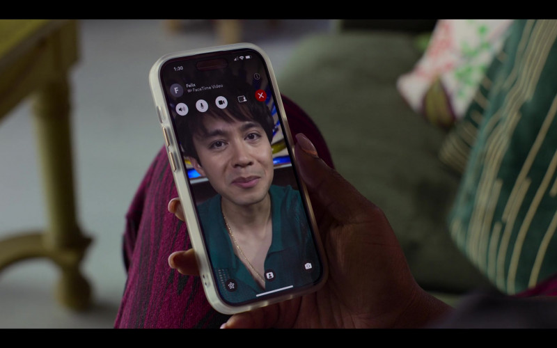 Apple iPhone and FaceTime App in Neon S01E06 "Isanti" (2023)