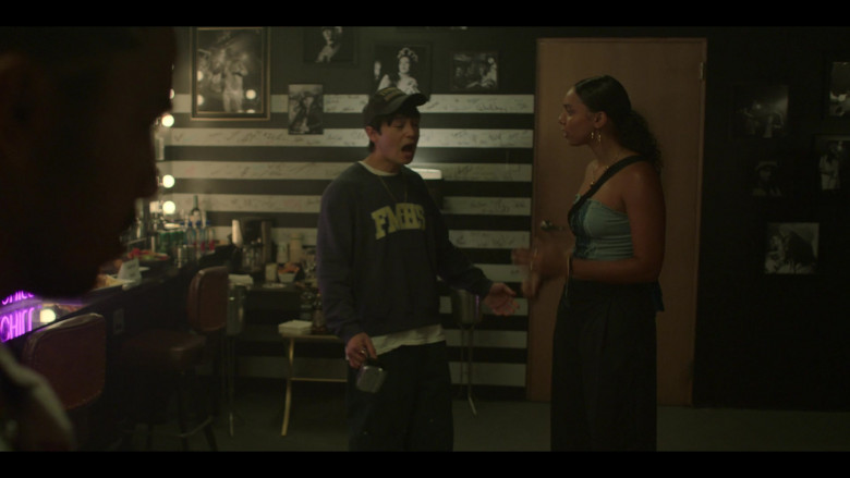 Perrier Cans and Fiji Water Bottles in Neon S01E02 "Opening Up" (2023) - 417254