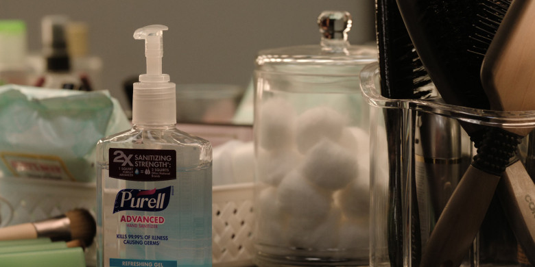 Purell Advanced Hand Sanitizer Refreshing Gel in The Morning Show S03E05 "Love Island" (2023) - 410338