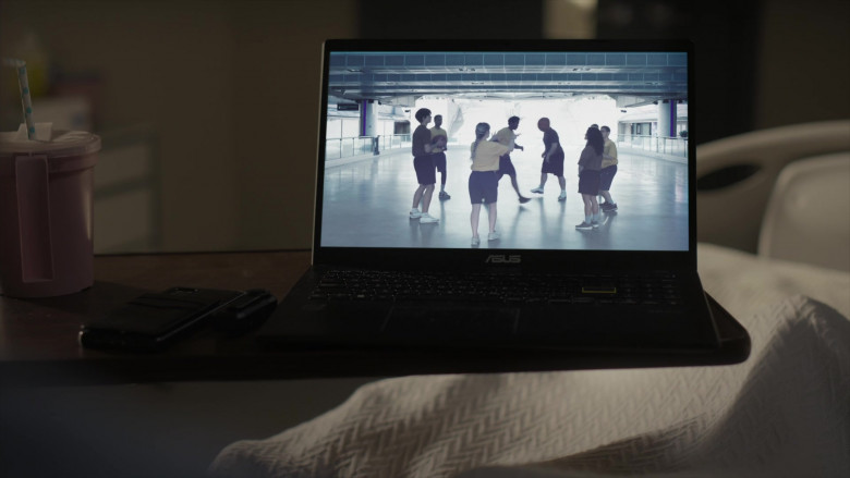 Asus Laptop in The Irrational S01E02 "Dead Woman Walking" (2023) - 409801