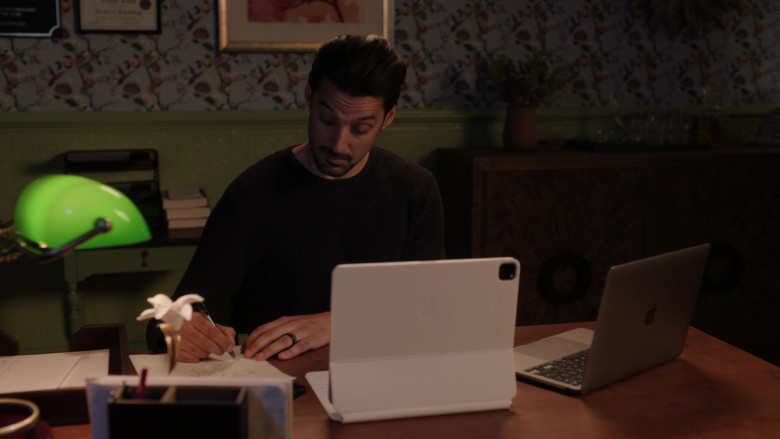 Apple iPad and MacBook Devices in Found S01E02 "Missing While Sinning" (2023) - 412761