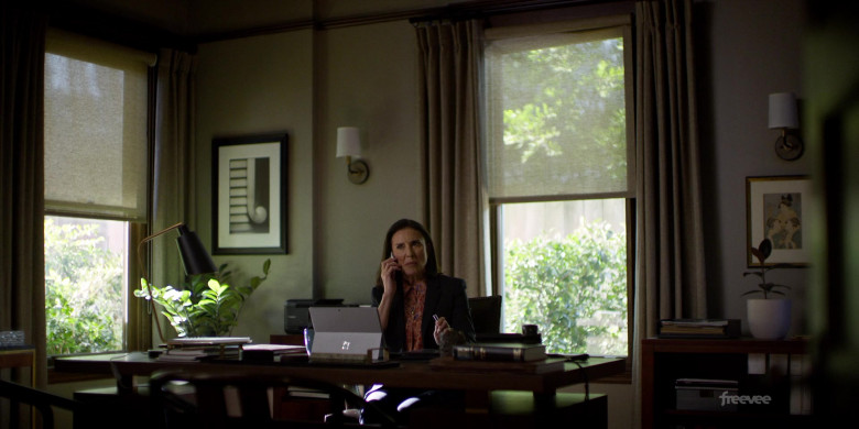 Microsoft Surface Tablet in Bosch: Legacy S02E01 "The Lady Vanishes" (2023) - 416616