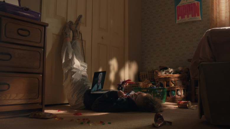 Haribo Candies, Champion Hoodie, Twizzlers, Pringles, Twix Candy Bar in American Horror Stories S03E01 "Bestie" (2023) - 421213