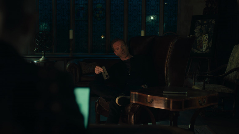 Apple iPhone and MacBook Laptop of Damian Lewis as Robert "Bobby" Axelrod in Billions S07E10 "Enemies List" (2023) - 415584