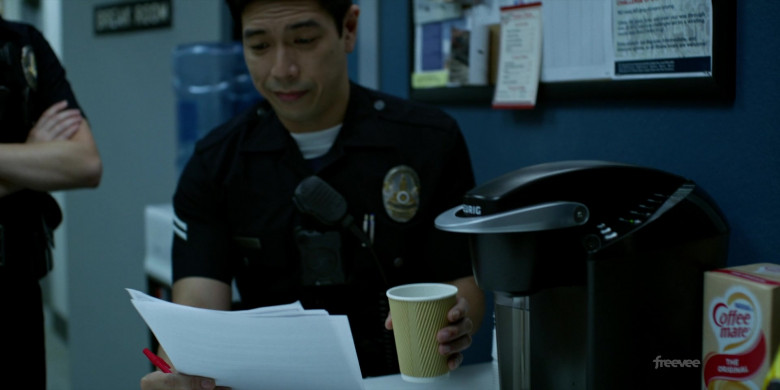 Keurig Coffee Maker and Nestle Coffee-Mate Creamer in Bosch: Legacy S02E03 "Inside Man" (2023) - 416898