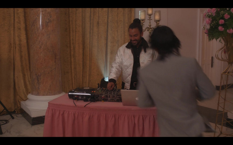 Pioneer DJ and Apple MacBook Laptop in Neon S01E08 "The Reality" (2023)