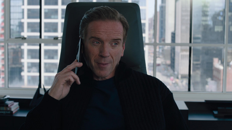 Apple iPhone Smartphone Used by Damian Lewis as Robert "Bobby" Axelrod in Billions S07E11 "Axe Global" (2023) - 420289