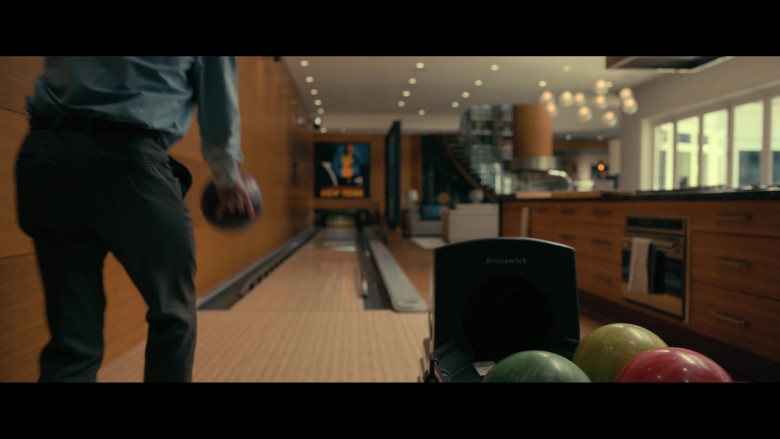 Brunswick Bowling Products in The Fall of the House of Usher S01E06 "Goldbug" (2023) - 413893