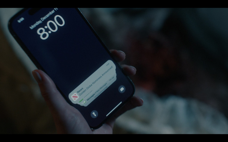 Apple iPhone and Apple News in American Horror Story: Delicate S12E04 "Vanishing Twin" (2023)