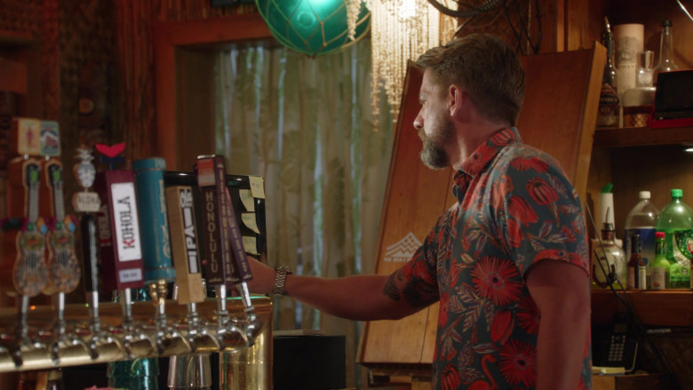 Kohola Brewery and Ola Brew Beer in Magnum P.I. S05E12 "Three Bridges" (2023) - 414719