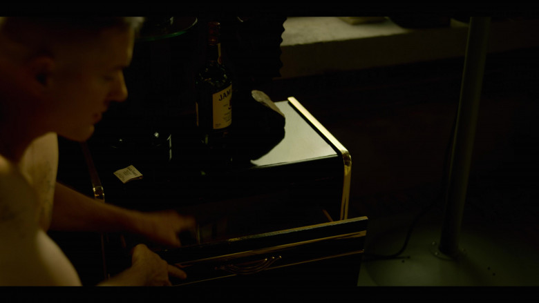 Jameson Irish Whiskey in Power Book IV: Force S02E07 "Chicago Is Heating Up!" (2023) - 415876
