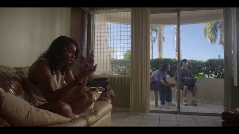 Apple Watch of Emma Ferreira as Ness in Neon S01E03 "Forbidden Fruta" (2023) - 417342