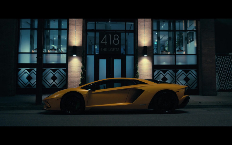 Lamborghini Sports Car in The Fall of the House of Usher S01E04 "The Black Cat" (2023)
