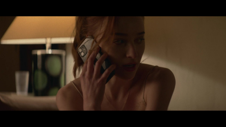 Apple iPhone Smartphone of Phoebe Dynevor as Emily in Fair Play (2023) - 410845