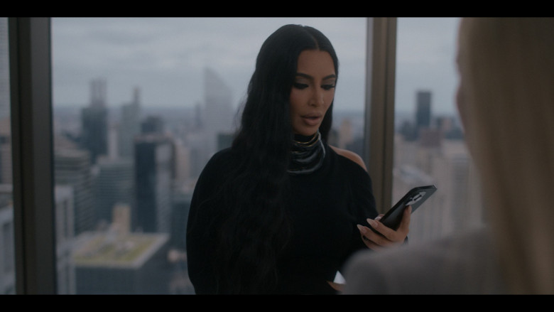 Apple iPhone Smartphone of Kim Kardashian as Siobhan Corbyn in American Horror Story: Delicate S12E05 "Preech" (2023) - 418300