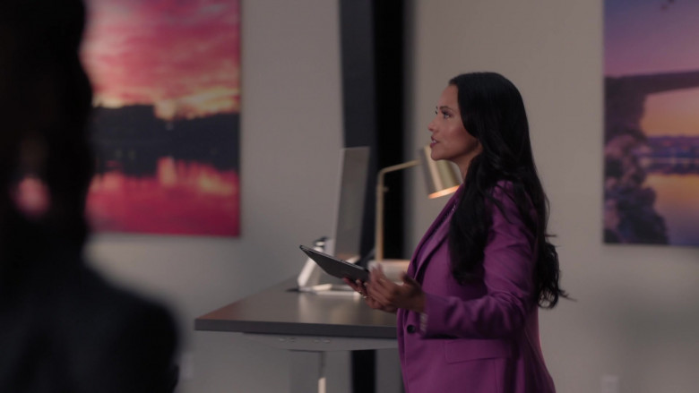 Apple iPad Tablets in Found S01E03 "Missing While Widowed" (2023) - 416522