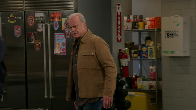Chock full o'Nuts, Dole, C&H Sugar in Frasier S01E04 "Trivial Pursuits" (2023) - 421459