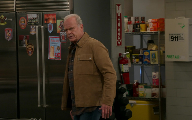 Chock full o'Nuts, Dole, C&H Sugar in Frasier S01E04 "Trivial Pursuits" (2023)