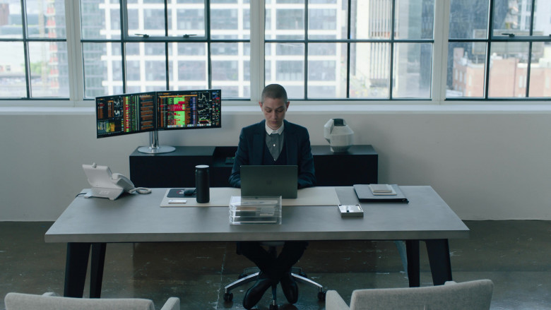 Bloomberg Terminals, Cisco Phone and Microsoft Surface Laptop in Billions S07E12 "Admirals Fund" (2023) - 422763