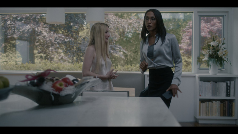 Apple iPhone Smartphone of Michaela Jaé Rodriguez as Nicolette in American Horror Story: Delicate S12E03 "When the Bough Breaks" (2023) - 410542