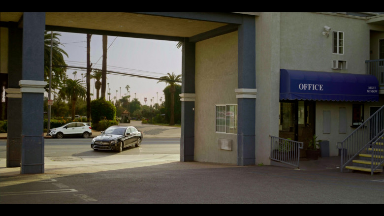 Mercedes-Benz E450 Car in Bosch: Legacy S02E05 "Hollywood Forever" (2023) - 423063