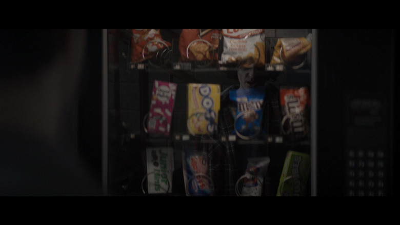 Good and Plenty, Dots, M&M's, Junior Mints, Hostess SnoBalls, Jujubes Candy in Goosebumps S01E04 "Go Eat Worms" (2023) - 415119