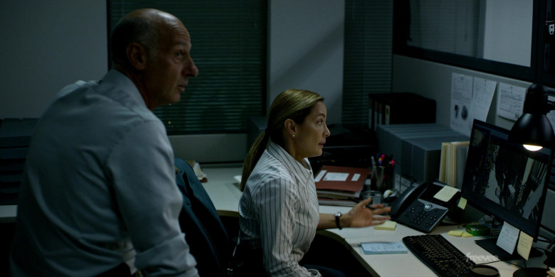 Cisco Phone and Dell Monitor in Bosch: Legacy S02E01 "The Lady Vanishes" (2023) - 416585