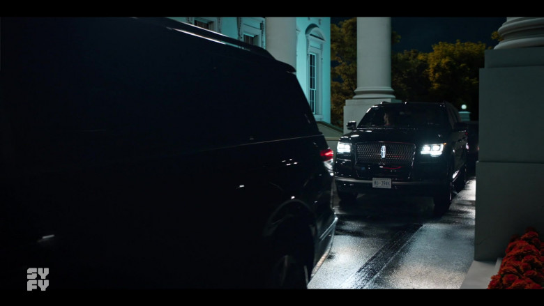 Lincoln Navigator SUV in Chucky S03E04 "Dressed to Kill" (2023) - 421361